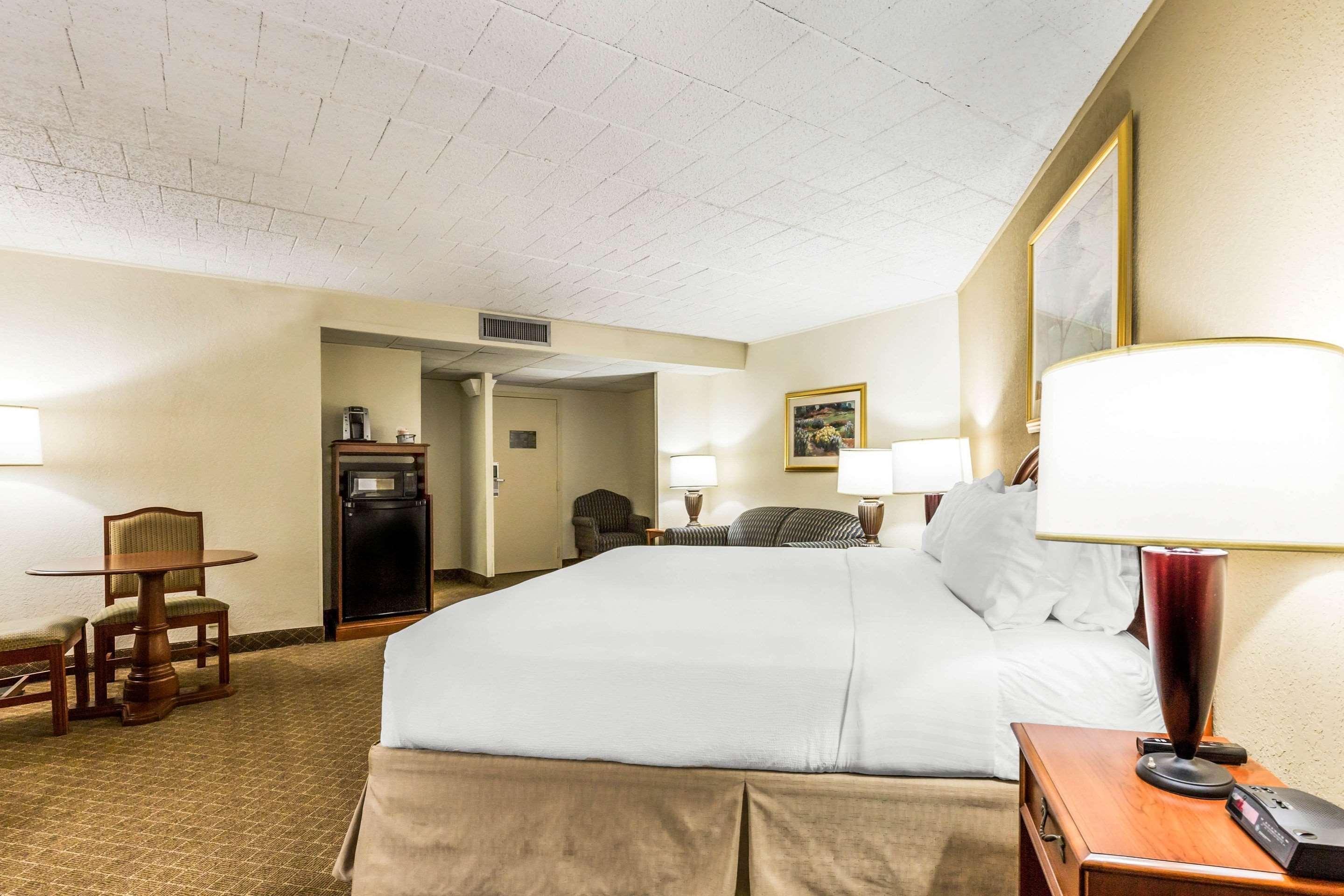 Clarion Inn Frederick Event Center Extérieur photo