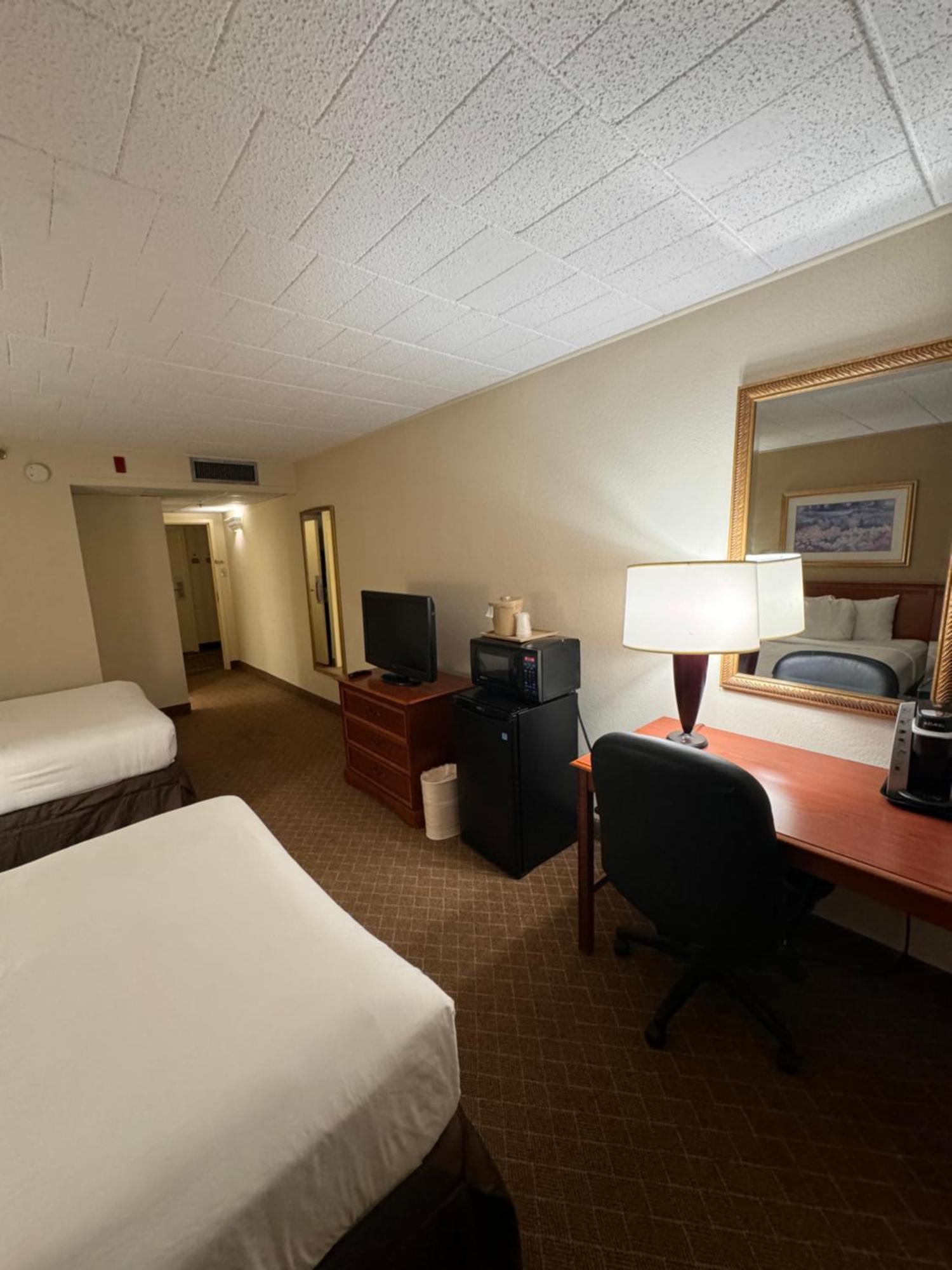 Clarion Inn Frederick Event Center Extérieur photo
