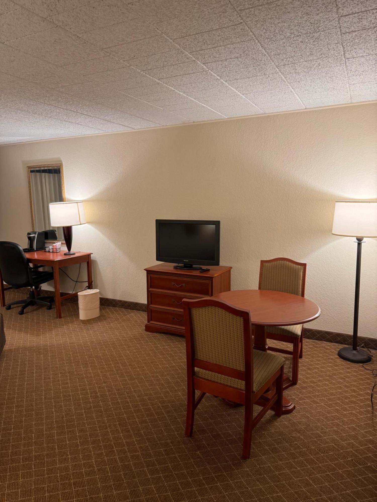 Clarion Inn Frederick Event Center Extérieur photo