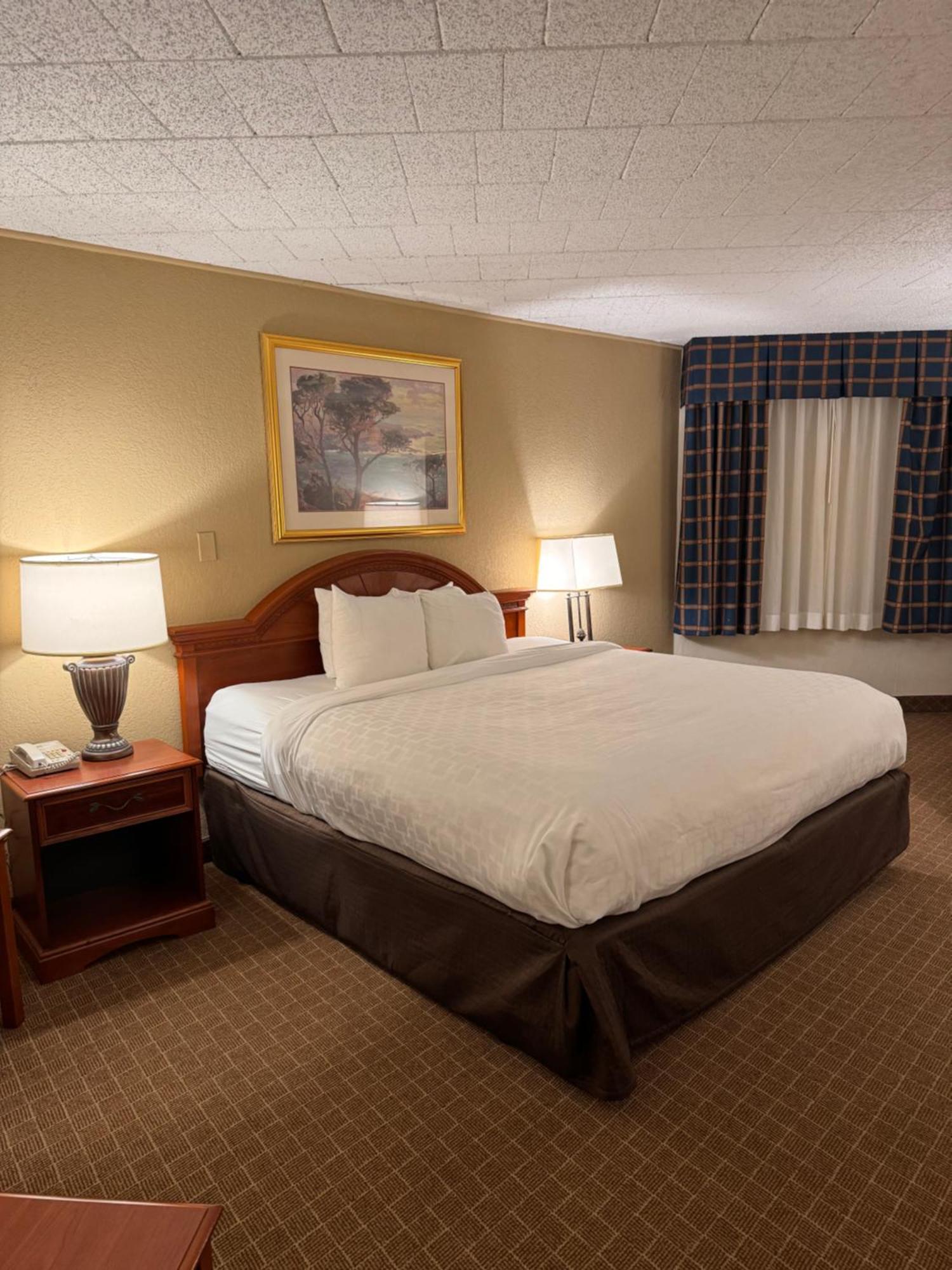 Clarion Inn Frederick Event Center Extérieur photo